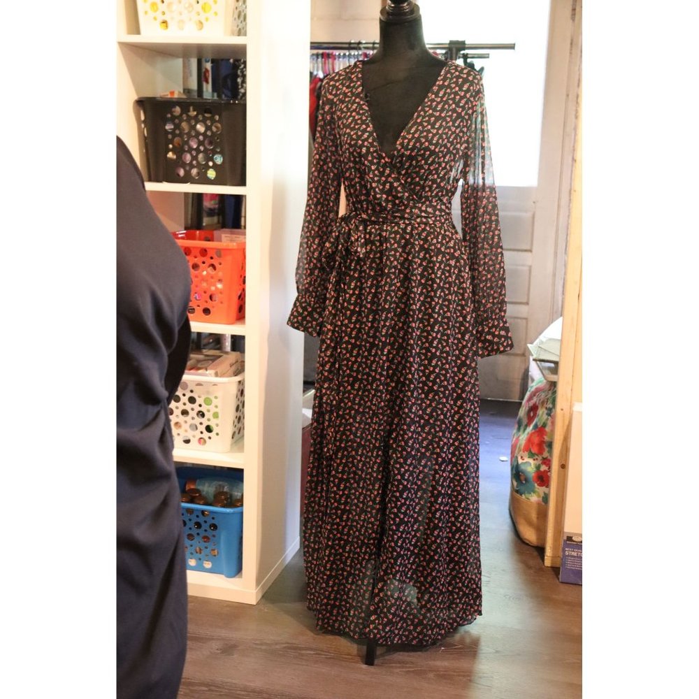 Spy Zone Exchange Ditsy Floral black long dress Size M